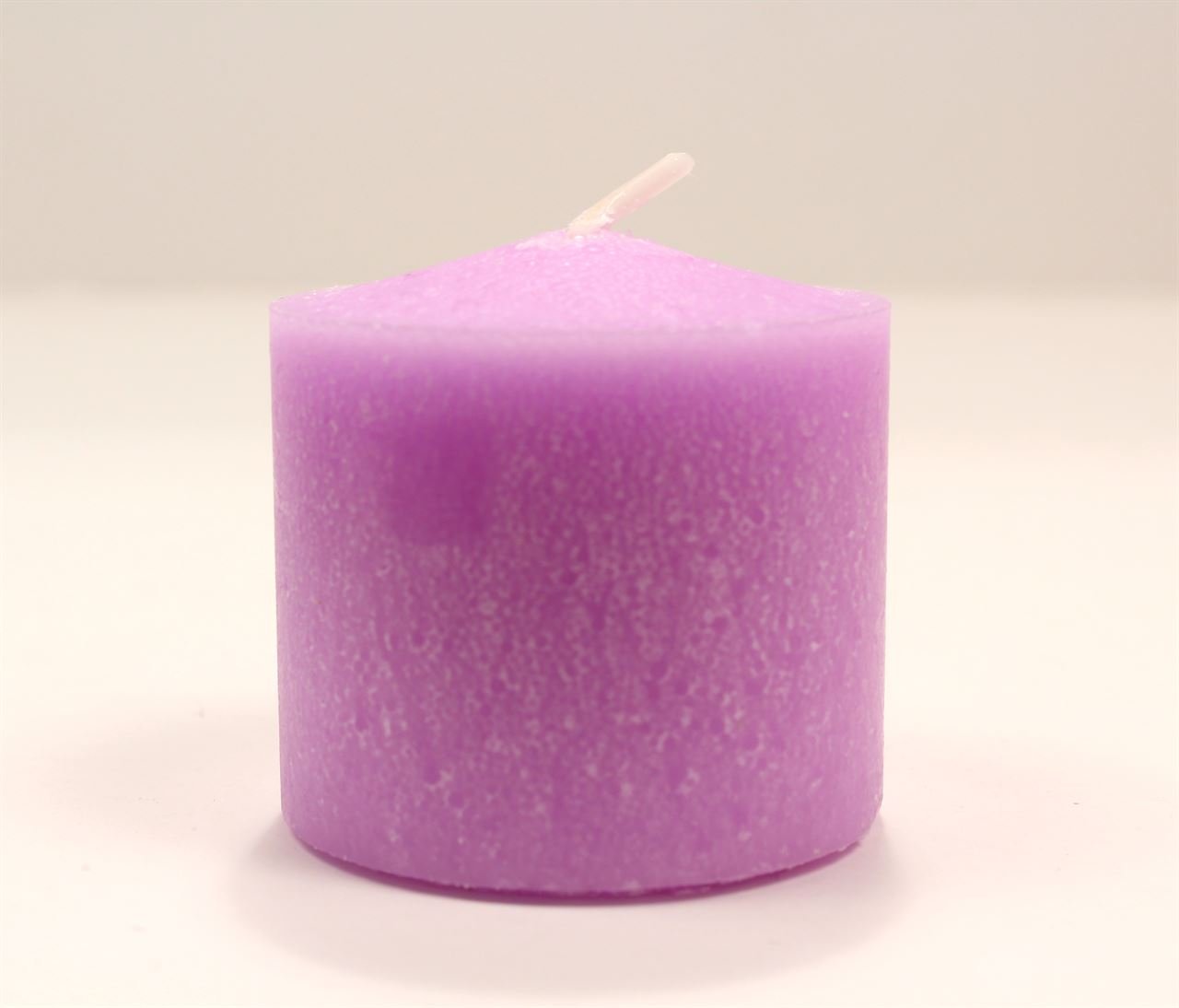 Lavender 10 Hour Votive Candle - Image 1